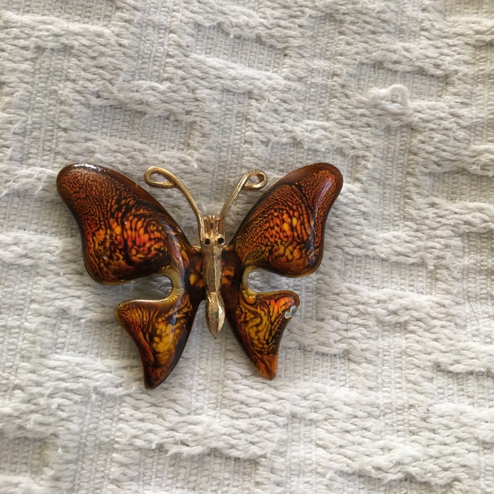 Butterfly pin